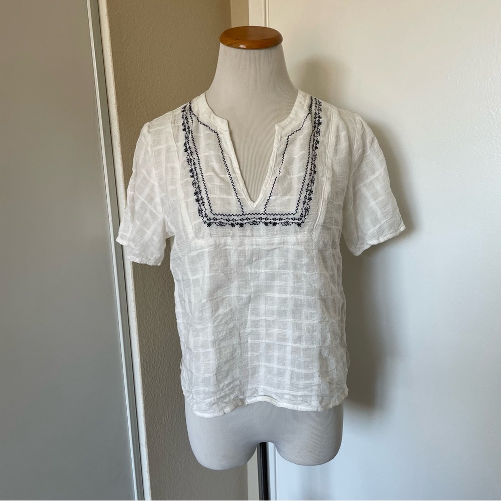 5 FOR $25 SALE 💗 White Embroidered Women's Top